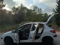 Usado Peugeot 206 70 CV (51 kW) 1999 Blanco Utilitario