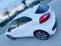 Usado Kia Rio 75 CV (55 kW) 2017 Blanco Berlina