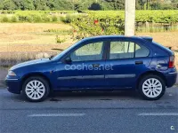 Usado Rover 200 111 CV (81 kW) 1999 Azul Berlina