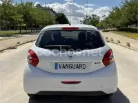 Usado Peugeot 208 Access 82 CV (60 kW) 2015 Blanco Utilitario