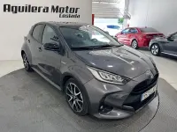 Usado Toyota Yaris Hybrid Style 116 CV (85 kW) 2020 Gris / plata Berlina