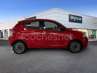 Usado Lancia Ypsilon 69 CV (50 kW) 2015 Rojo Utilitario