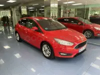 Usado Ford Focus Titanium 125 CV (91 kW) 2015 Rojo Berlina