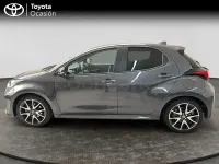 Usado Toyota Yaris Hybrid Style 116 CV (85 kW) 2022 Gris / plata Berlina