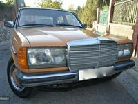 Usado Mercedes 300 82 CV (60 kW) 1979 Naranja Berlina