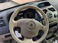 Usado Renault Mégane Expression 136 CV (100 kW) 2006 Rojo Berlina