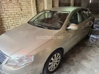 Usado VW Passat Trendline 105 CV (77 kW) 2007 Beige Berlina