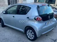 Usado Toyota Aygo City 68 CV (50 kW) 2013 Gris / plata Utilitario