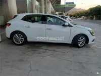 Usado Renault Mégane IV Zen 130 CV (95 kW) 2017 Blanco Berlina