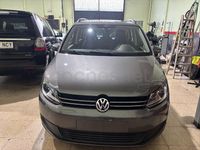 Usado VW Touran Advance 105 CV (77 kW) 2011 Gris / plata Monovolumen