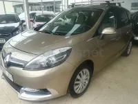 Usado Renault Scénic 110 CV (80 kW) 2015 Beige Monovolumen