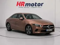 Usado Mercedes A180 116 CV (85 kW) 2022 Amarillo Berlina