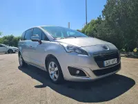 Usado Peugeot 5008 Style 120 CV (88 kW) 2015 Gris / plata Monovolumen