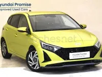 Usado Hyundai i20 100 CV (73 kW) 2025 Verde Utilitario