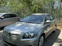 Usado Toyota Avensis Sol 150 CV (110 kW) 2006 Gris / plata Berlina