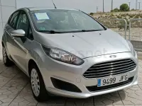 Usado Ford Fiesta Trend 82 CV (60 kW) 2015 Gris / plata Utilitario