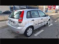 Usado Ford Fiesta 80 CV (58 kW) 2004 Gris / plata Utilitario