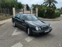 Usado Mercedes E270 Elegance 170 CV (125 kW) 2000 Gris / plata Berlina