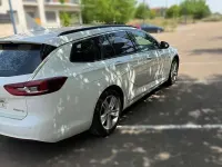 Usado Opel Insignia Selective 136 CV (100 kW) 2017 Blanco Familiar
