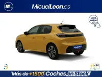 Usado Peugeot 208 Allure 102 CV (75 kW) 2023 Amarillo Utilitario