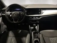 Usado Skoda Kamiq Sport 110 CV (80 kW) 2023 Gris plata SUV
