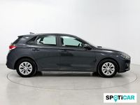 Usado Hyundai i30 110 CV (80 kW) 2022 Negro Utilitario