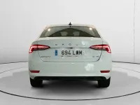 Usado Skoda Octavia Ambition 204 CV (150 kW) 2022 Blanco Berlina