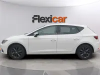 Usado Seat Leon Style 130 CV (95 kW) 2019 Blanco Berlina