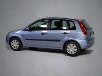Usado Ford Fiesta 80 CV (58 kW) 2006 Azul Utilitario
