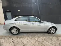 Usado Mercedes C220 Elegance 170 CV (125 kW) 2008 Gris / plata Berlina