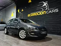 Usado Opel Astra Excellence 140 CV (102 kW) 2013 Gris / plata Berlina