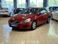 Usado Volvo V60 Kinetic 163 CV (119 kW) 2012 Rojo Familiar