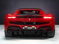 Usado Ferrari 296 830 CV (610 kW) 2024 Rojo Coupe