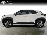 Usado Toyota Yaris Hybrid Active 116 CV (85 kW) 2023 Blanco Pickup/Camioneta