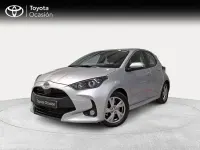 Usado Toyota Yaris Hybrid Active 116 CV (85 kW) 2025 Gris / plata Berlina