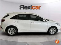 Używany Kia Ceed 100 KM (73 kW) 2022 Biały Hatchback