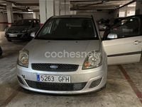 Usado Ford Fiesta Futura 80 CV (58 kW) 2008 Gris / plata Berlina