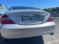 Usado Mercedes CLS320 224 CV (164 kW) 2007 Gris / plata Berlina