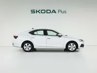Usado Skoda Octavia Ambition 150 CV (110 kW) 2022 Gris plata Utilitario