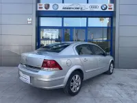 Usado Opel Astra Edition 110 CV (80 kW) 2012 Gris Berlina