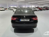 Usado Skoda Superb Active 150 CV (110 kW) 2018 Negro Berlina