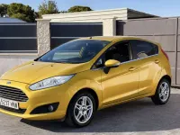 Usado Ford Fiesta Titanium 95 CV (69 kW) 2013 Amarillo Utilitario