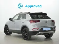 Usado VW T-Roc 110 CV (80 kW) 2023 Gris / plata SUV