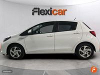 Usado Toyota Yaris Hybrid Active 100 CV (73 kW) 2016 Blanco Berlina