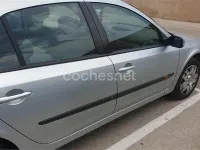 Usado Renault Laguna II Expression 120 CV (88 kW) 2001 Gris / plata Berlina