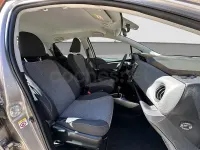 Usado Toyota Yaris Hybrid Active 100 CV (73 kW) 2014 Gris / plata Berlina
