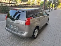 Usado Peugeot 5008 Style 115 CV (84 kW) 2014 Gris / plata Monovolumen