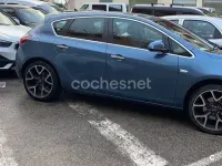 Usado Opel Astra 110 CV (80 kW) 2013 Azul Berlina