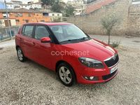 Usado Skoda Fabia Active 60 CV (44 kW) 2014 Rojo Berlina