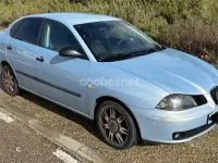 Usado Seat Cordoba 100 CV (73 kW) 2004 Azul Berlina